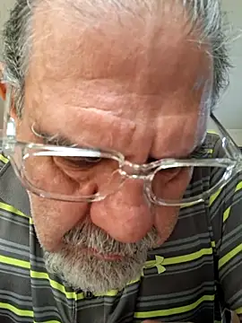 Snapshot of pena633 chatting on 12/17/25, 03:40 pena633 online show from 12/17/25, 03:40