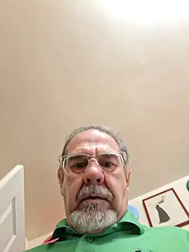 Snapshot of pena633 chatting on 12/18/25, 04:13 pena633 online show from 12/18/25, 04:13