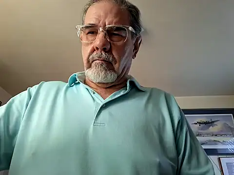 Snapshot of pena633 chatting on 12/20/25, 02:46 pena633 online show from 12/20/25, 02:46