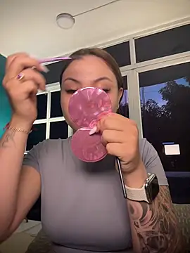 Beella1  online show from 11/27/25, 11:34