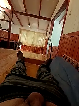 Snapshot of MFUE2020 chatting on 10/29/25, 07:59 MFUE2020 online show from 10/29/25, 07:59