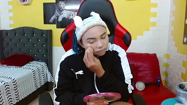 Snapshot of lara_jean23 chatting on 10/22/25, 02:06 lara jean23 online show from 10/22/25, 02:06