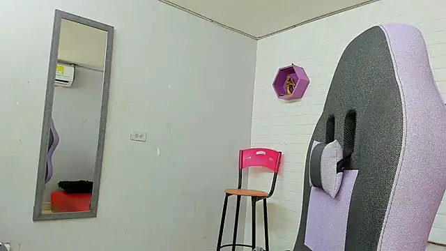 Snapshot of lara_jean23 chatting on 10/23/25, 03:22 lara jean23 online show from 10/23/25, 03:22