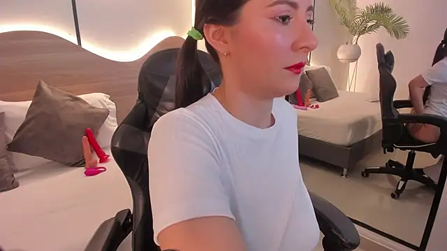 mia collins96 online show from 10/26/25, 03:12