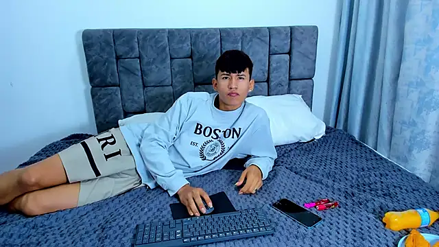 Nicolas Torres  online show from 10/28/25, 07:12