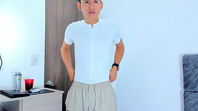 Nicolas Torres  online show from 11/14/25, 02:32