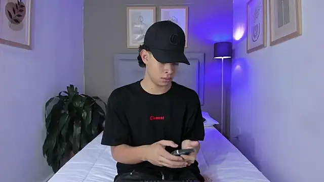 ApoloRicci online show from 10/30/25, 08:09