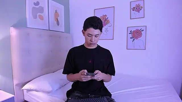 ApoloRicci online show from 12/14/25, 07:29