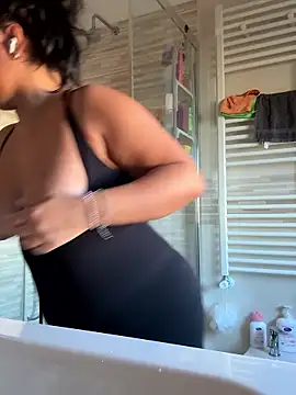 Snapshot of gatitalocahot chatting on 01/11/26, 01:05 gatitalocahot online show from 01/11/26, 01:05