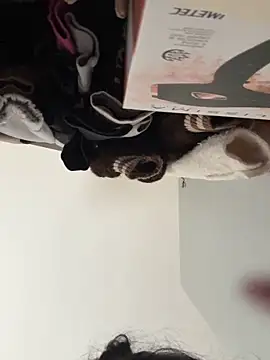 Snapshot of gatitalocahot chatting on 02/01/26, 11:20 gatitalocahot online show from 02/01/26, 11:20