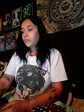 Isis Bathory online show from 11/20/25, 02:06