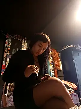 Isis Bathory online show from 12/22/25, 01:30