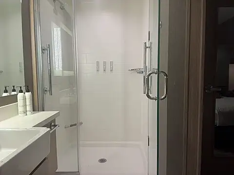 bobbyatx online show from 12/01/25, 07:24