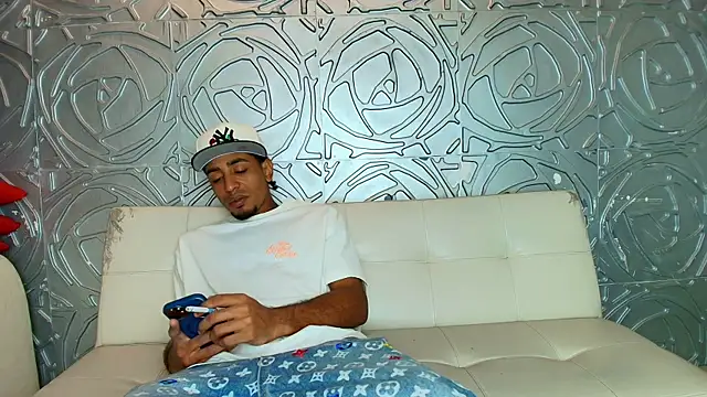 Snapshot of Ruin_Destruction chatting on 04/29/26, 01:10 Ruin Destruction online show from 04/29/26, 01:10