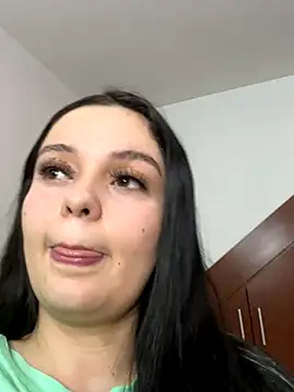 Snapshot of Selena_Roa chatting on 11/04/25, 12:32 Selena Roa online show from 11/04/25, 12:32