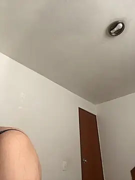 Snapshot of Selena_Roa chatting on 11/22/25, 04:17 Selena Roa online show from 11/22/25, 04:17