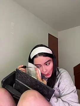 Snapshot of Selena_Roa chatting on 12/14/25, 12:38 Selena Roa online show from 12/14/25, 12:38