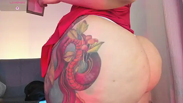 Snapshot of miah_storm chatting on 04/22/26, 04:26 miah storm online show from 04/22/26, 04:26