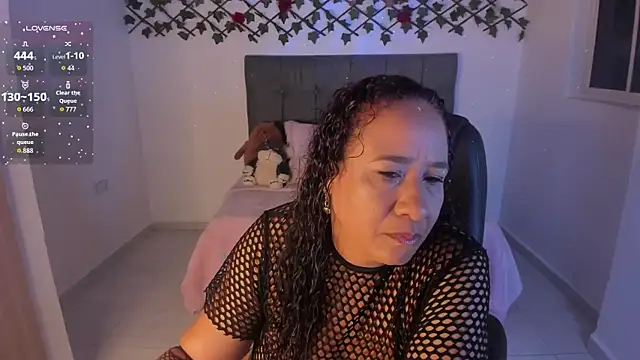 Karly Closson online show from 11/04/25, 03:27