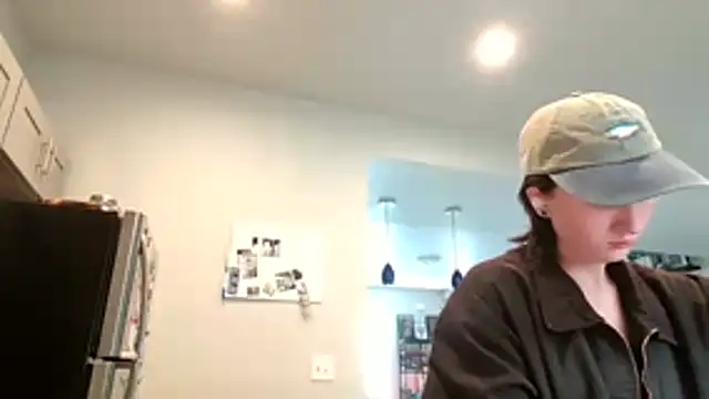 kutekiwi online show from 10/29/25, 05:25