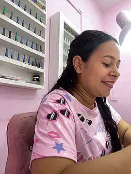 Snapshot of PaulaCruz01 chatting on 11/12/25, 07:13 PaulaCruz01 online show from 11/12/25, 07:13