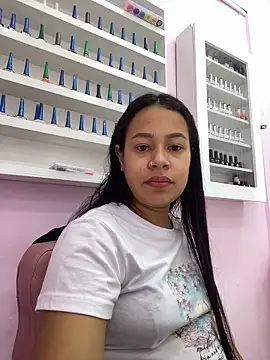 Snapshot of PaulaCruz01 chatting on 11/13/25, 07:46 PaulaCruz01 online show from 11/13/25, 07:46