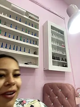 Snapshot of PaulaCruz01 chatting on 12/13/25, 08:47 PaulaCruz01 online show from 12/13/25, 08:47