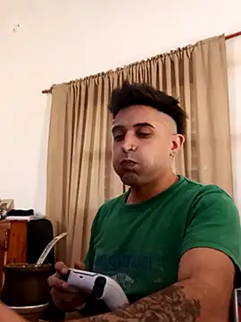 Snapshot of EliNico20x chatting on 10/22/25, 02:06 EliNico20x online show from 10/22/25, 02:06