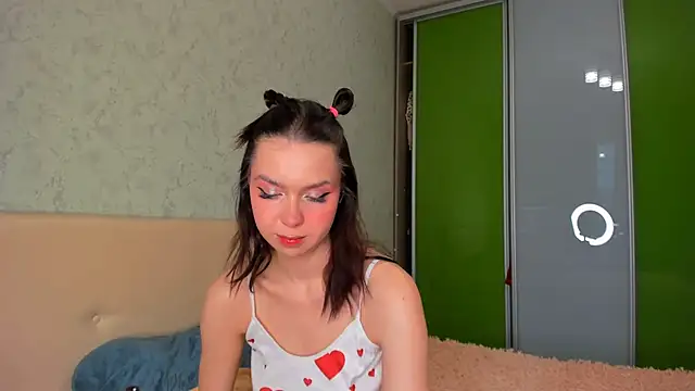 Snapshot of Juicystars chatting on 10/29/25, 02:25 Juicystars online show from 10/29/25, 02:25