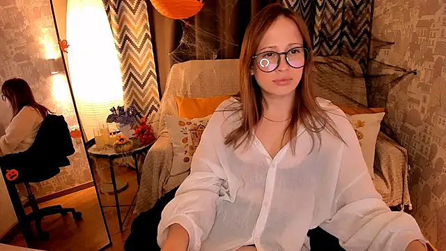  SilverMoon  online show from 10/22/25, 08:47