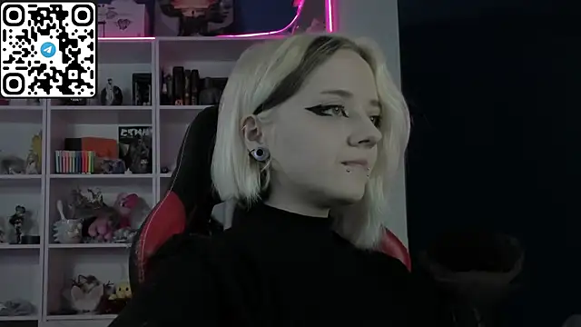 Snapshot of Holy_Mistress_S chatting on 05/05/26, 08:44 Holy Mistress S online show from 05/05/26, 08:44