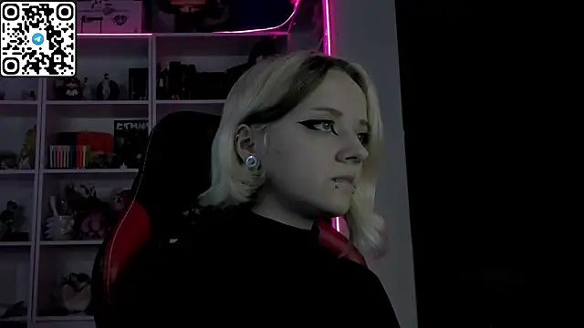 Snapshot of Holy_Mistress_S chatting on 05/22/26, 09:37 Holy Mistress S online show from 05/22/26, 09:37