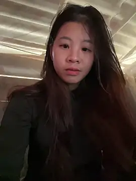 Snapshot of ninixinh chatting on 12/18/25, 06:19 ninixinh online show from 12/18/25, 06:19