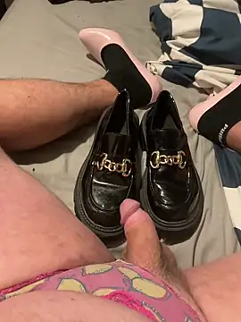 fortheloveofheels74 online show from 10/27/25, 10:25