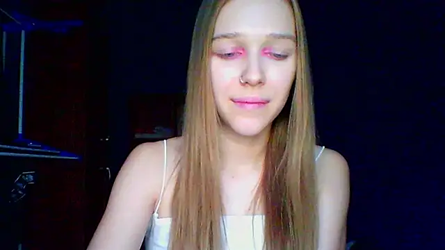 Snapshot of mari_martin chatting on 11/07/25, 12:05 mari martin online show from 11/07/25, 12:05