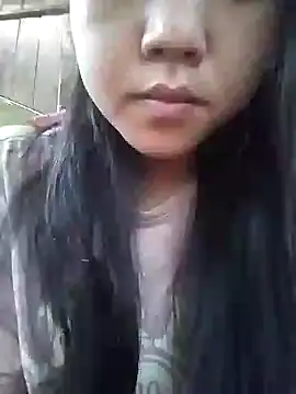 Quynhsumon online show from 10/28/25, 02:15