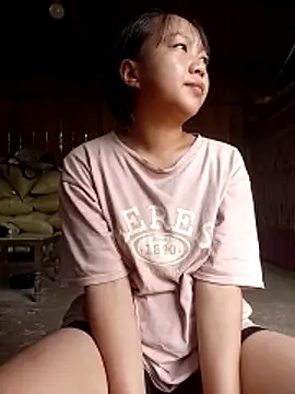 Quynhsumon online show from 04/16/26, 04:13