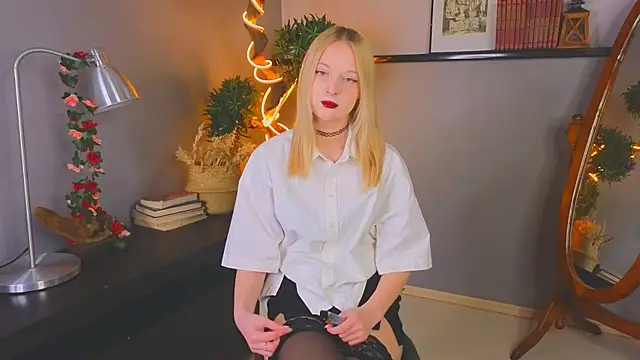 YungLyssy online show from 11/26/25, 03:18