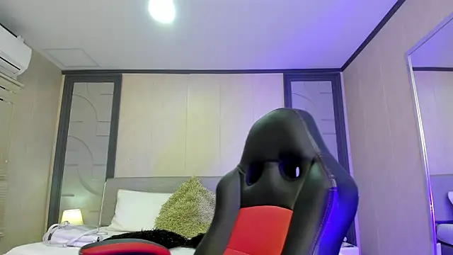 Nicoletta Whitee online show from 11/11/25, 09:15