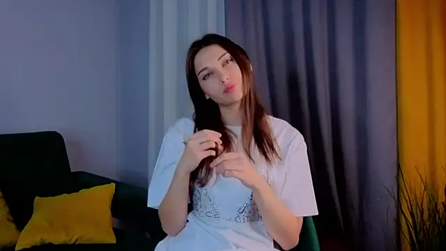 Snapshot of KateCahee chatting on 11/07/25, 01:05 KateCahee online show from 11/07/25, 01:05