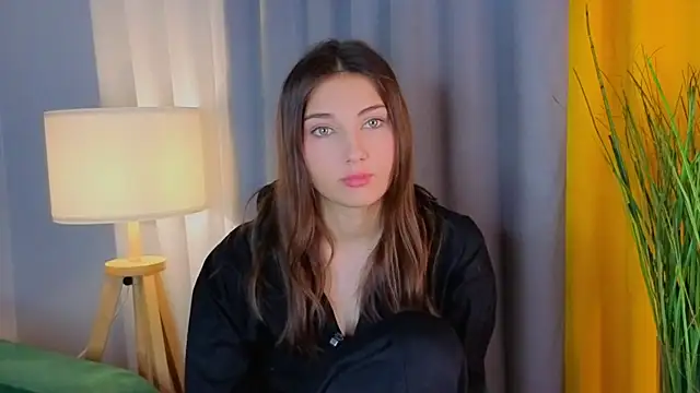 Snapshot of KateCahee chatting on 11/14/25, 01:04 KateCahee online show from 11/14/25, 01:04