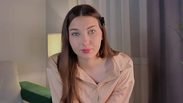 Snapshot of KateCahee chatting on 11/18/25, 01:00 KateCahee online show from 11/18/25, 01:00