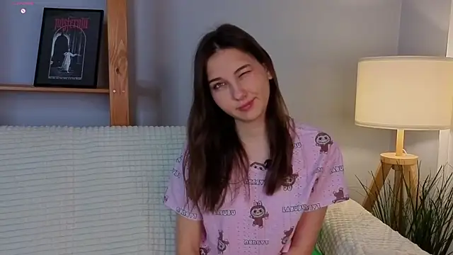 Snapshot of KateCahee chatting on 11/25/25, 01:05 KateCahee online show from 11/25/25, 01:05