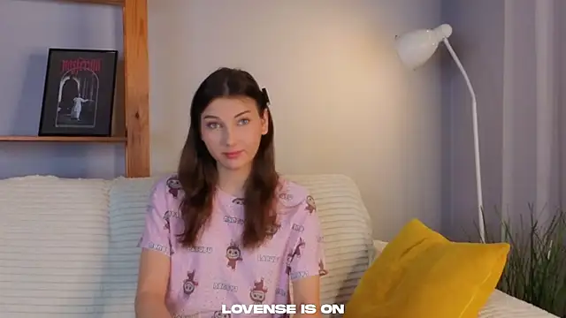 Snapshot of KateCahee chatting on 12/05/25, 01:25 KateCahee online show from 12/05/25, 01:25