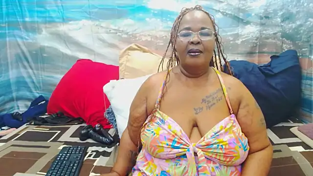 Snapshot of MatureMilfxxx chatting on 06/08/26, 05:08 MatureMilfxxx online show from 06/08/26, 05:08