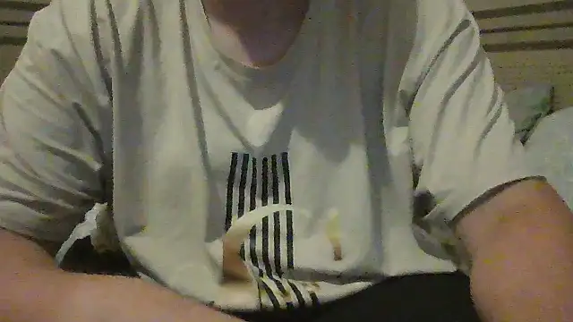 Snapshot of guywithboobs chatting on 10/24/25, 05:20 guywithboobs online show from 10/24/25, 05:20