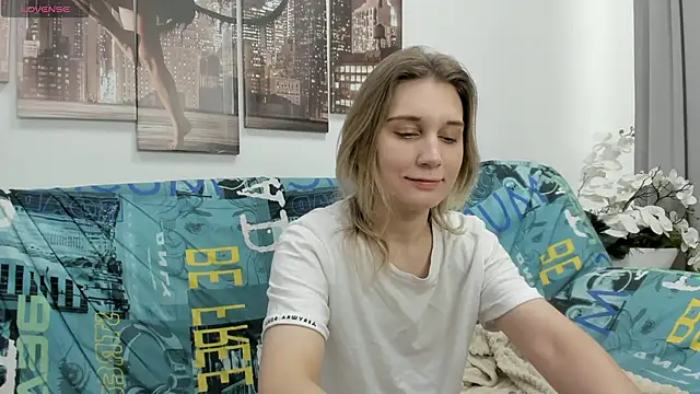 Snapshot of Tenderly_Sophie chatting on 12/18/25, 01:22 Tenderly Sophie online show from 12/18/25, 01:22