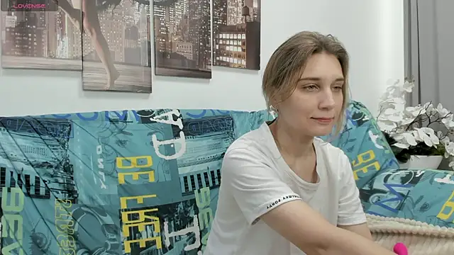 Snapshot of Tenderly_Sophie chatting on 12/20/25, 01:12 Tenderly Sophie online show from 12/20/25, 01:12