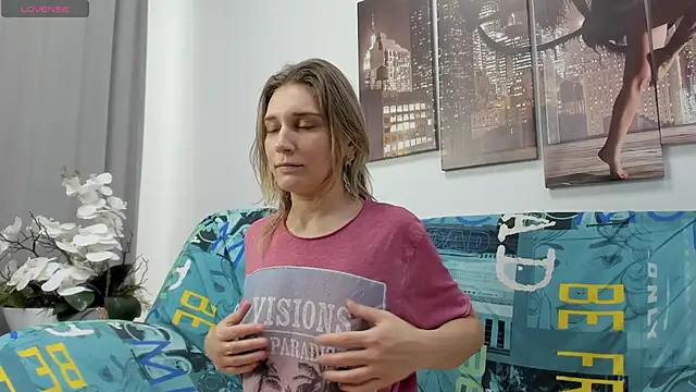 Snapshot of Tenderly_Sophie chatting on 01/11/26, 01:21 Tenderly Sophie online show from 01/11/26, 01:21