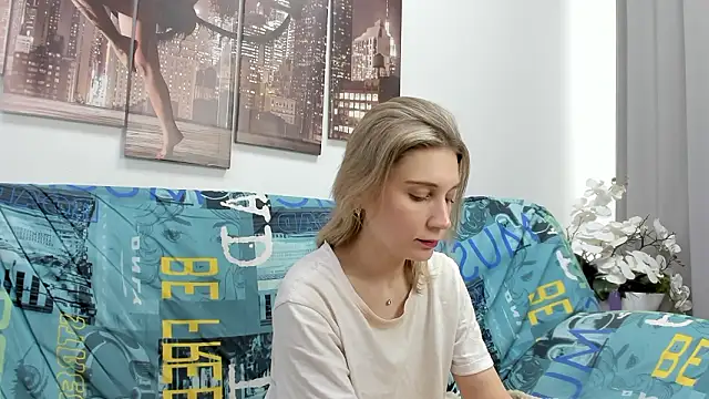 Snapshot of Tenderly_Sophie chatting on 03/09/26, 01:31 Tenderly Sophie online show from 03/09/26, 01:31